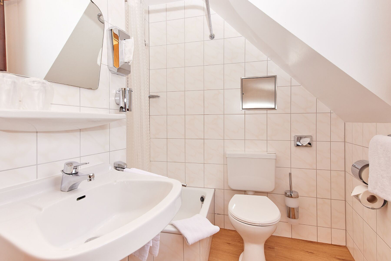Bathroom 5, Hotel-Restaurant Ehses, Bernkastel-Wittlich