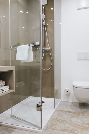 Bathroom 5, Sankt Magdalena, Linz