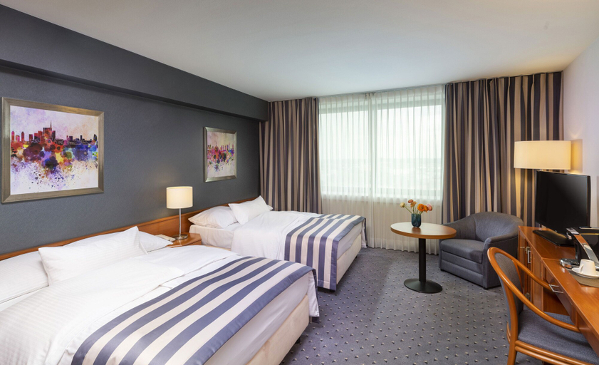 Bedroom 4, Maritim Hotel Ulm, Ulm
