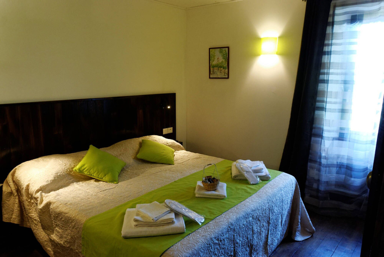 Bedroom 5, Au Dessus de Parady, Isère