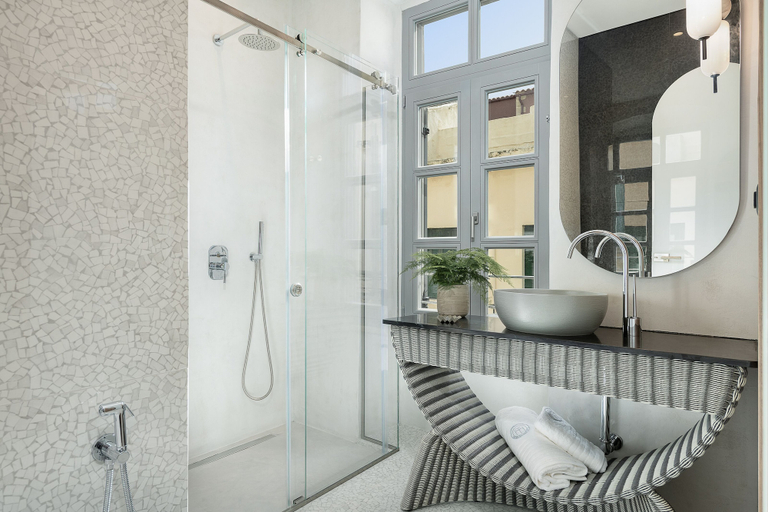 Bathroom 5, Malmo Historic Hotel, Crete