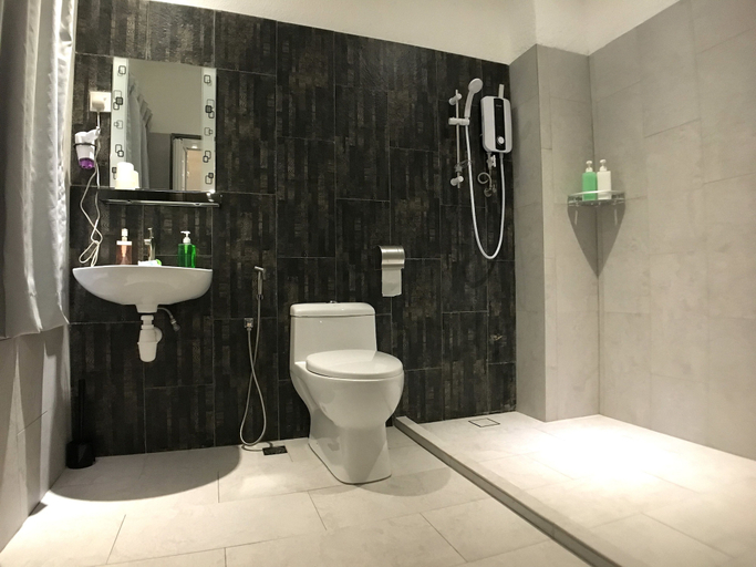 Bathroom 3, iBook9 Deluxe Family Suite by iBook Homestay, Pulau Penang