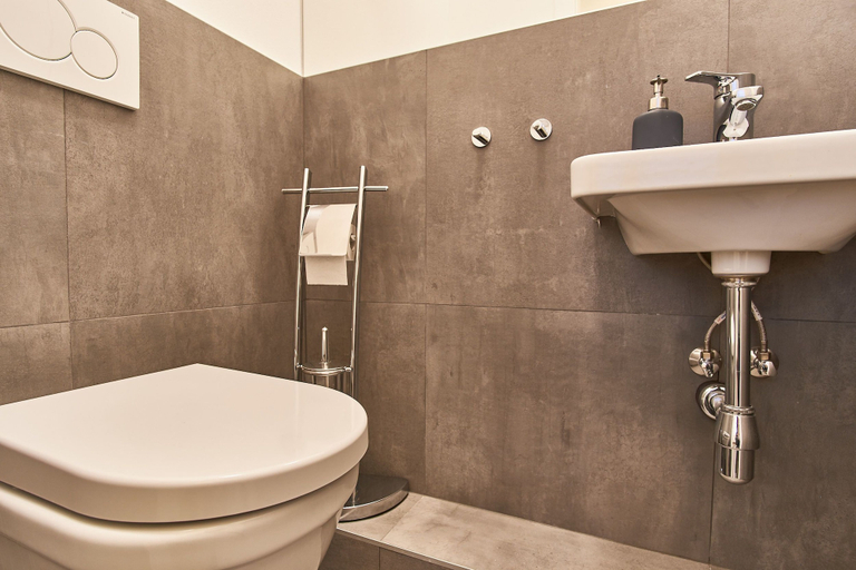 Bathroom 3, Charles Bridge Royal Apartment, Praha 1