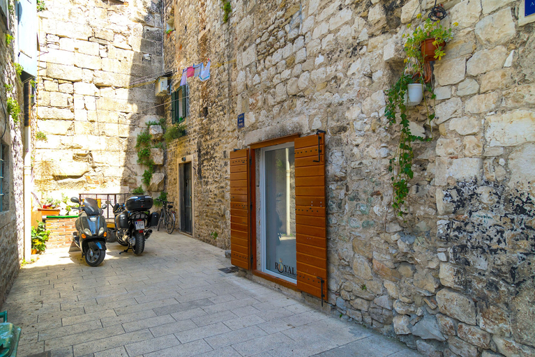 Exterior & Views 2, Gaius Aurelius Valerius, Split