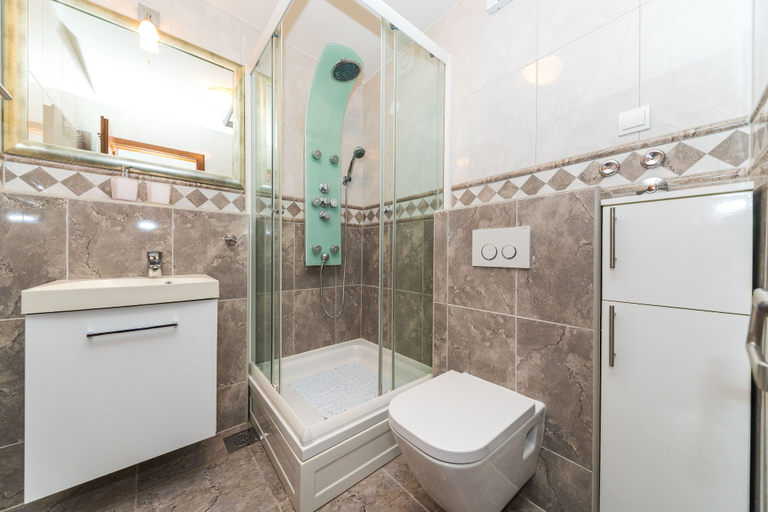Bathroom 3, Perla Varoš, Split