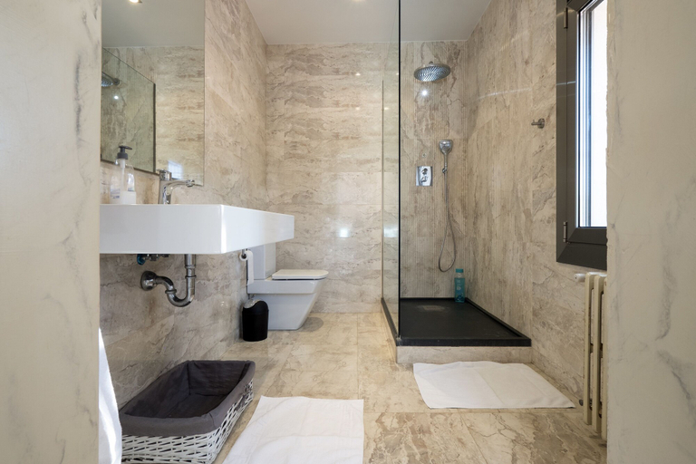 Bathroom 3, Villa Bouganvillea, Barcelona