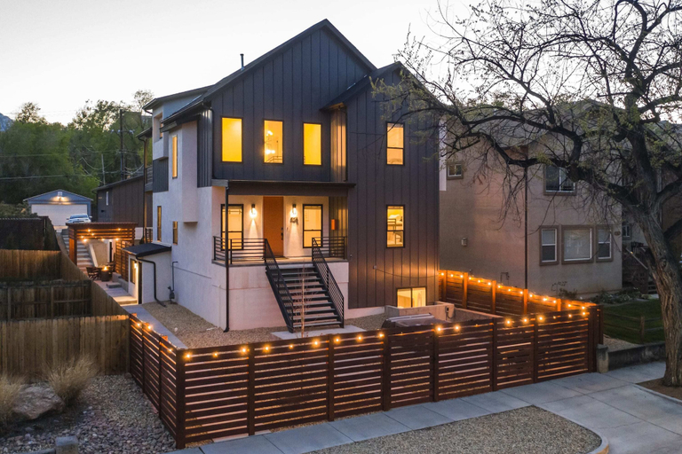 Exterior & Views