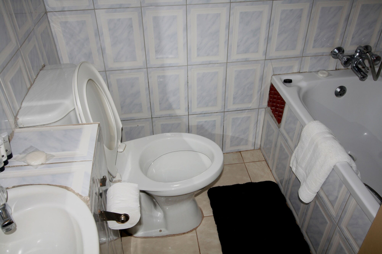 Bathroom 4, Wild Trekkers Lodge, Hwange