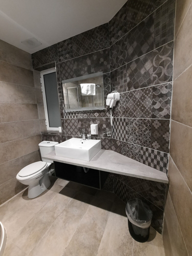 Bathroom 3, Shoreline Hotel, St Julian's