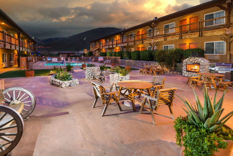 Food & Drinks 1, Days Inn by Wyndham Lebec, Kern