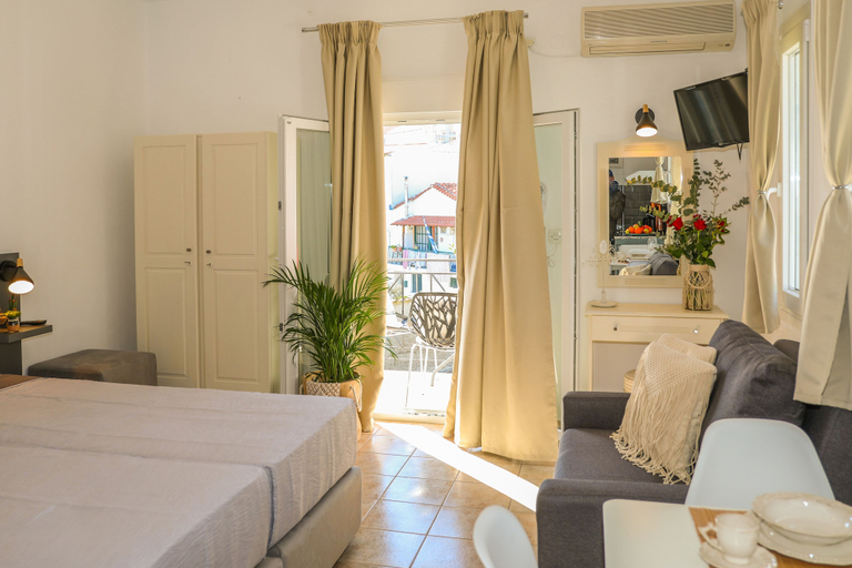 Bedroom 4, La Fleur, Thessaly
