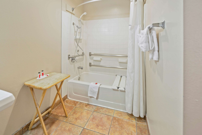 Bathroom 4, Days Inn by Wyndham Lebec, Kern