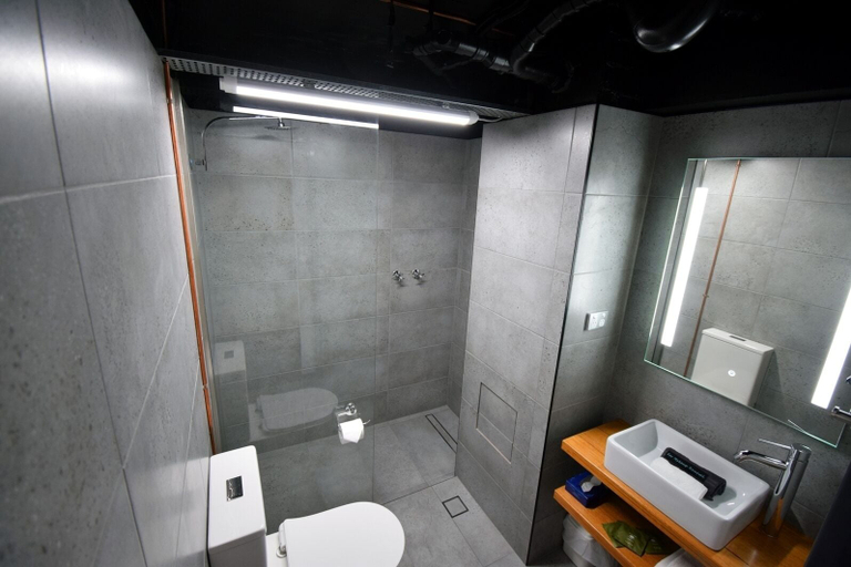 Bathroom 4, Albury Winsor Park Motor Inn, Albury