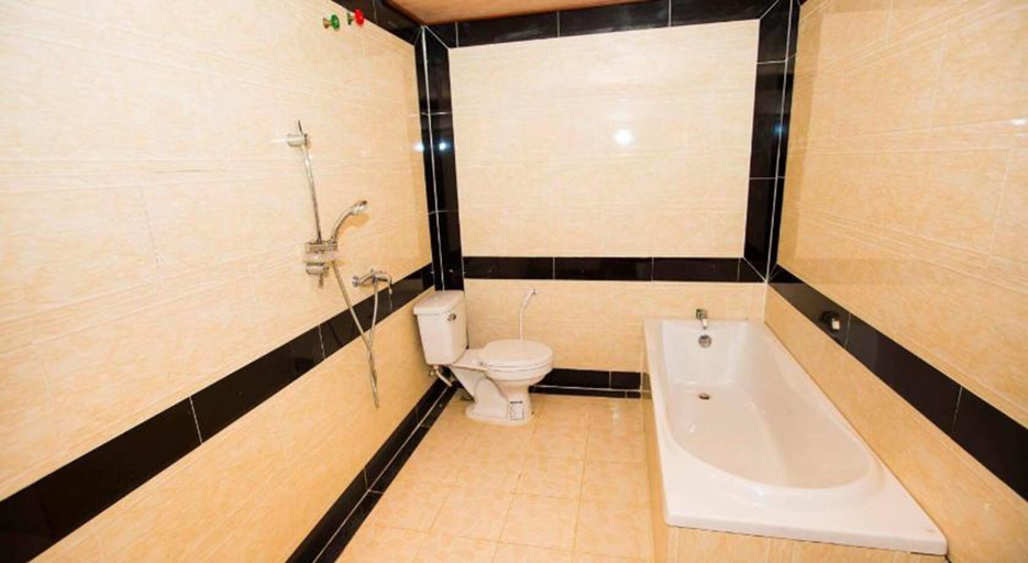 Bathroom 4, Ly Meng Hotel, Svay Pao