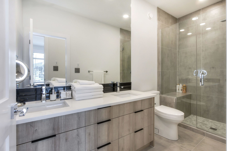 Bathroom 4, New Luxury Townhome 29, Division No. 11