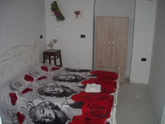 Bedroom 2, La vita è bella, Cosenza