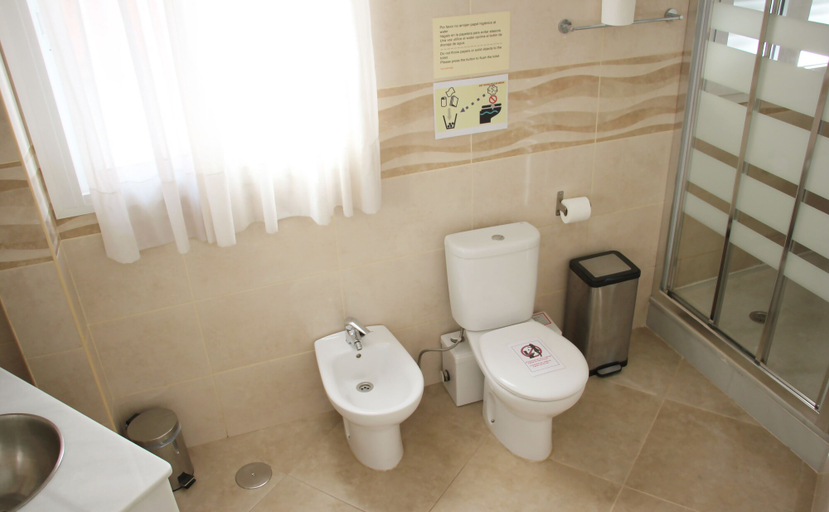 Bathroom 4, Sunnyliving, Sevilla