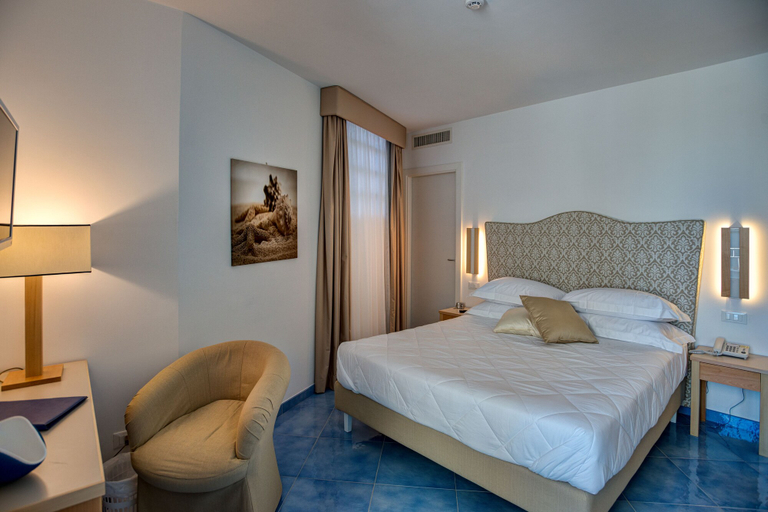 Bedroom 4, Boutique Hotel Helios, Napoli