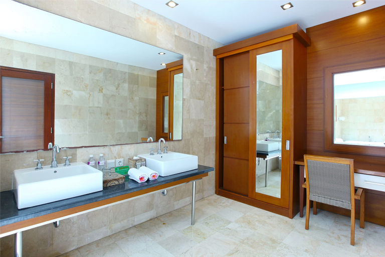 Bathroom 11