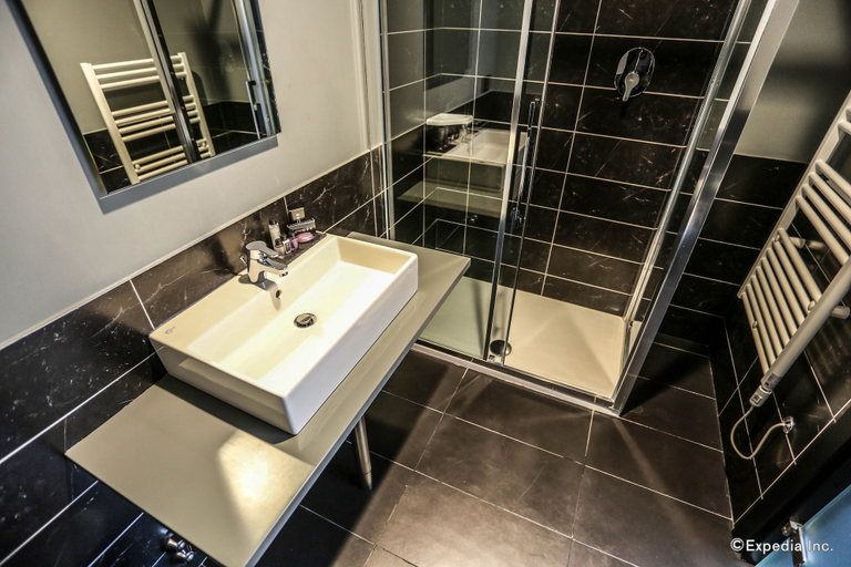 Bathroom 4, The Bryson Hotel, London