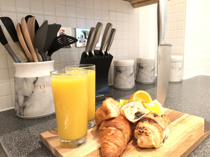 Food & Drinks 4, Park View 2 Bedroom By Creatick, Windsor and Maidenhead