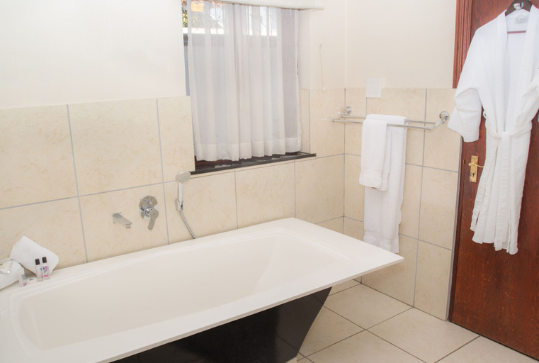Bathroom 4, Inn & Out Plus Craighall, City of Johannesburg