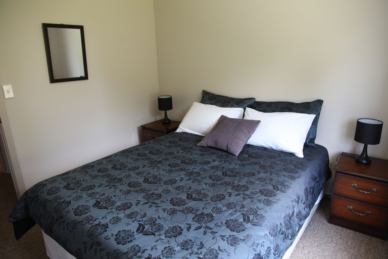 Bedroom 3, Waikawa House, Southland