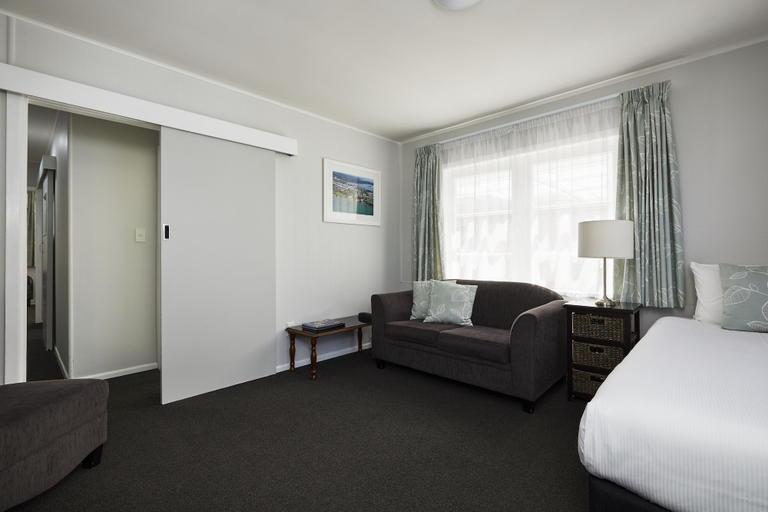 Bedroom 2, Harbour View Motel and Water Front Apartments, Western Bay of Plenty