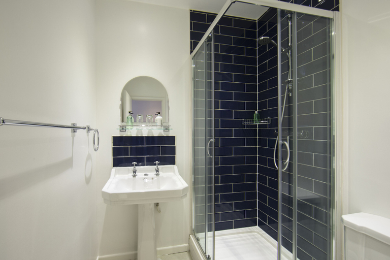 Bathroom 3, The Fox Inn, Dorset