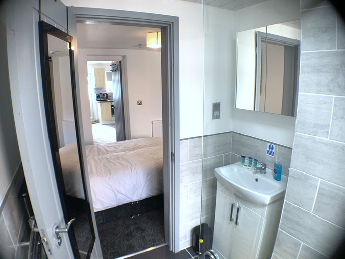 Bathroom 3, Grand Central Budget Modern Apartments, Derby