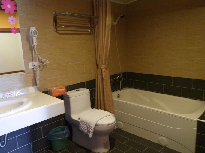 Bathroom 3, Chambord Castle, Yulin