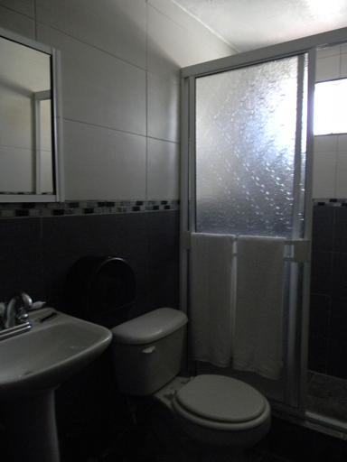 Bathroom 4, Hotel Plaza Hermosa, Tijuana