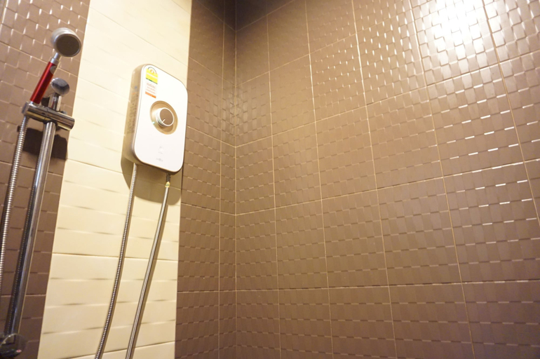 Bathroom 5, Ploenjai Hotel Ranong, Muang Ranong