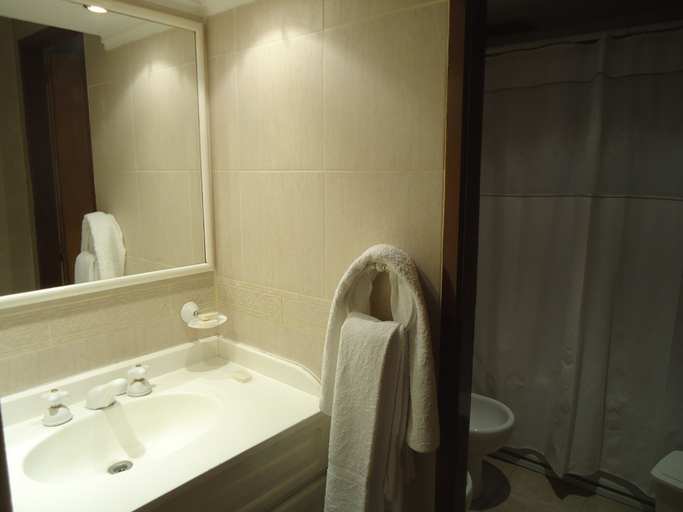 Bathroom 3, Gran Hotel Mercedes, Mercedes