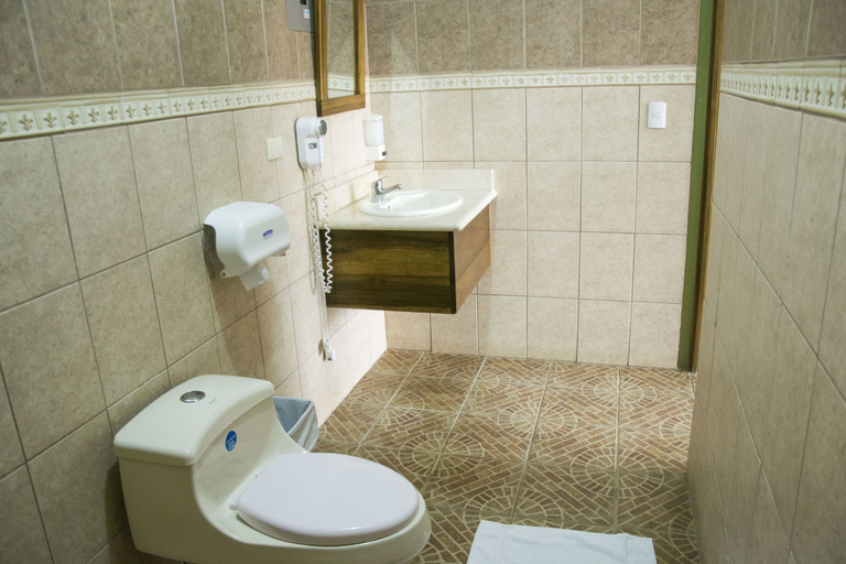 Bathroom 3, Hotel Pacuare, Siquirres