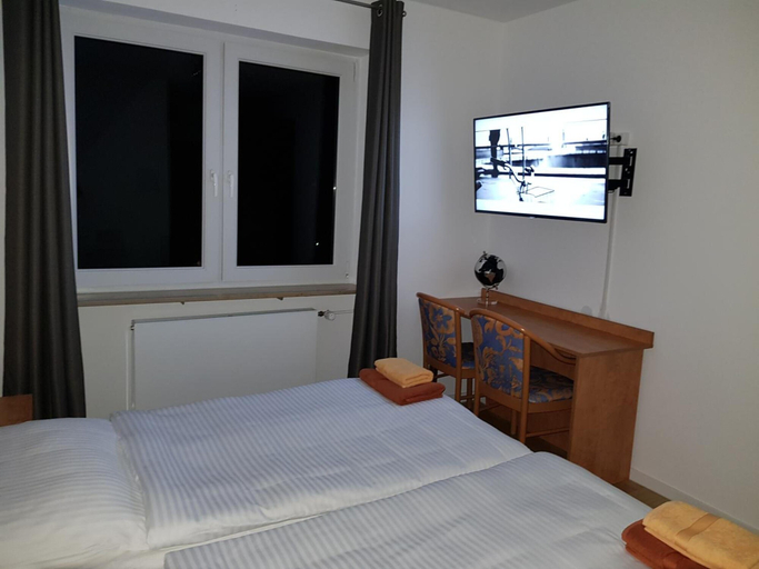 Bedroom 4, Hotel Krone UG, Rottweil