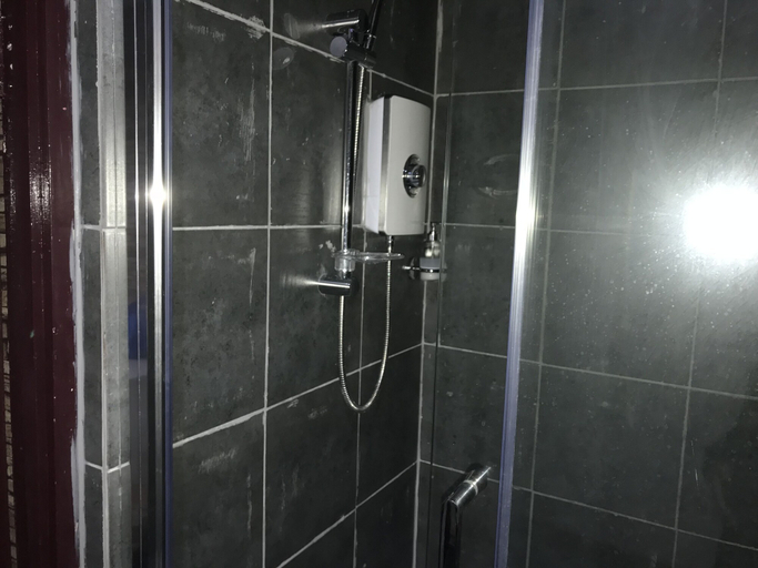 Bathroom 2, Halz city estates, London