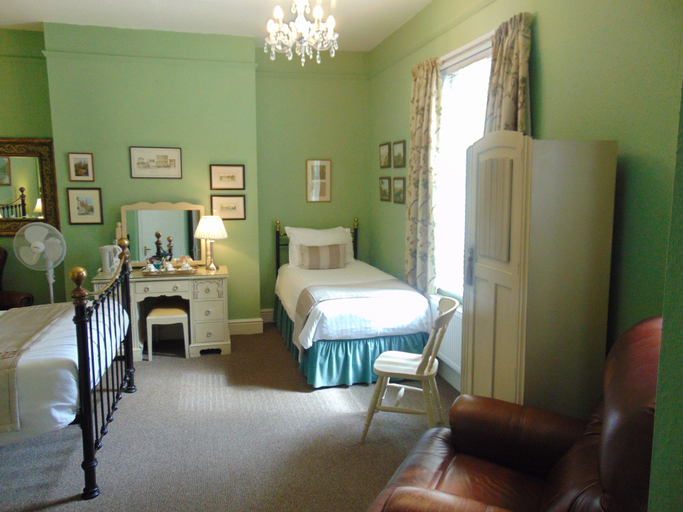 Bedroom 2, Holywell Guest House, Leicestershire