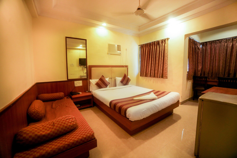 Bedroom 3, Hotel Lucky Bandra, Mumbai Suburban