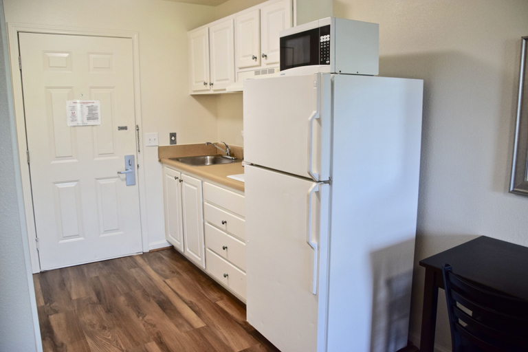 Others 4, Stay Plus Extended Stay Suites, Lee