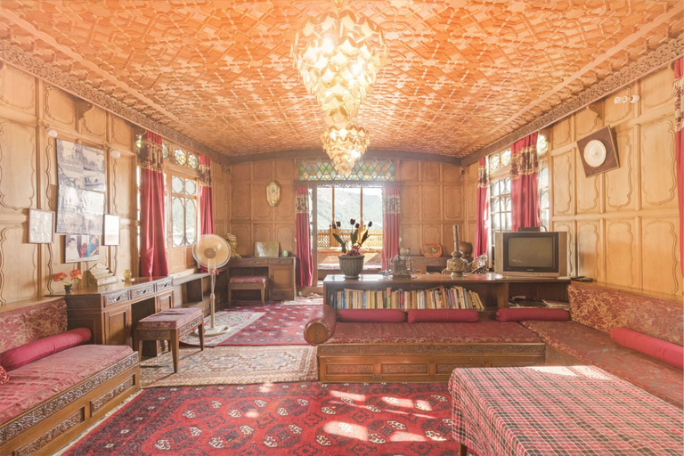 Others 5, GuestHouser 3 BHK Houseboat d520, Srinagar