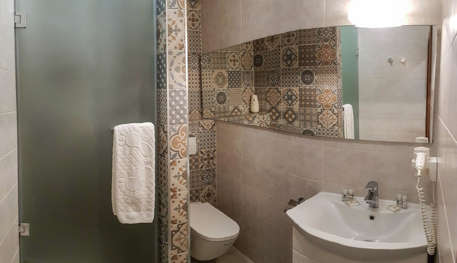 Bathroom 4, Wine Hotel