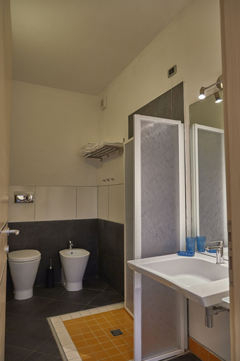 Bathroom 5, Colle Da Vinci, Florence