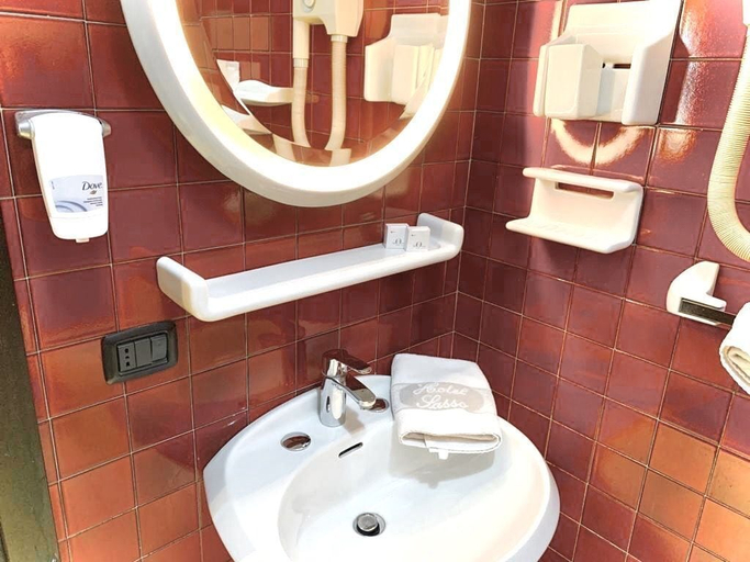 Bathroom 4, Hotel Ristorante Sasso, Verona