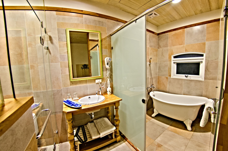 Bathroom 4, Sasalamo, Pingtung