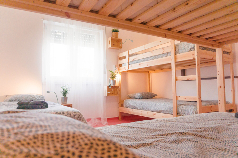 Bedroom 3, Hospedium República Surf House Hostel, Mafra
