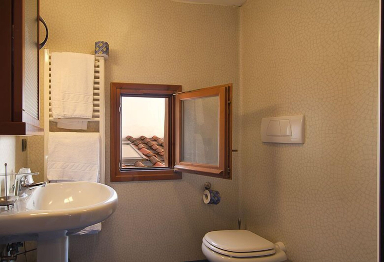Bathroom 4, Arco Antico, Florence
