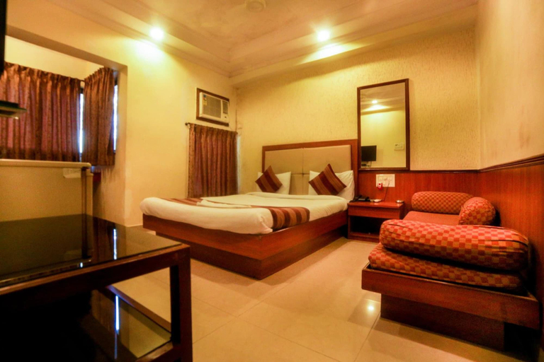 Bedroom 3, Hotel Lucky Bandra, Mumbai Suburban