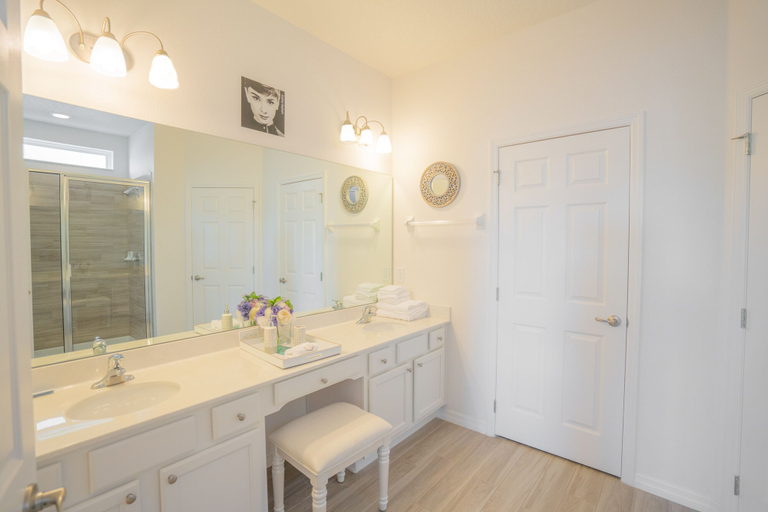 Bathroom 4, 6020 14 bedroom mansion near disney, Polk