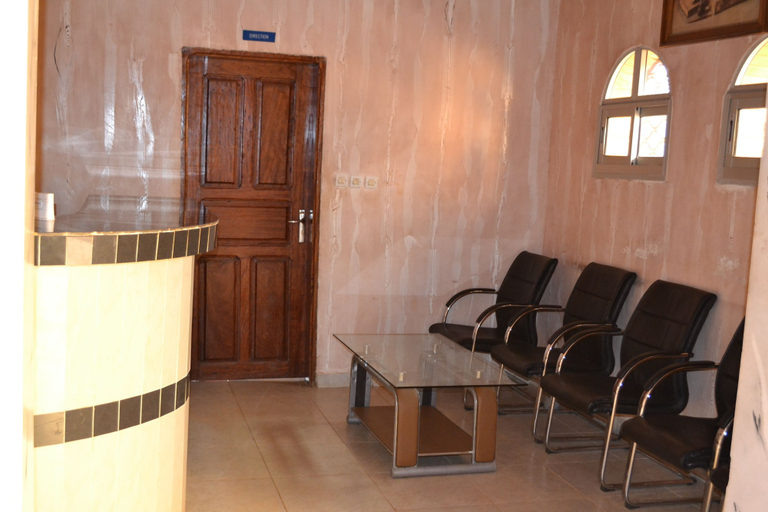 Others 5, Hotel de Malte, Menoua